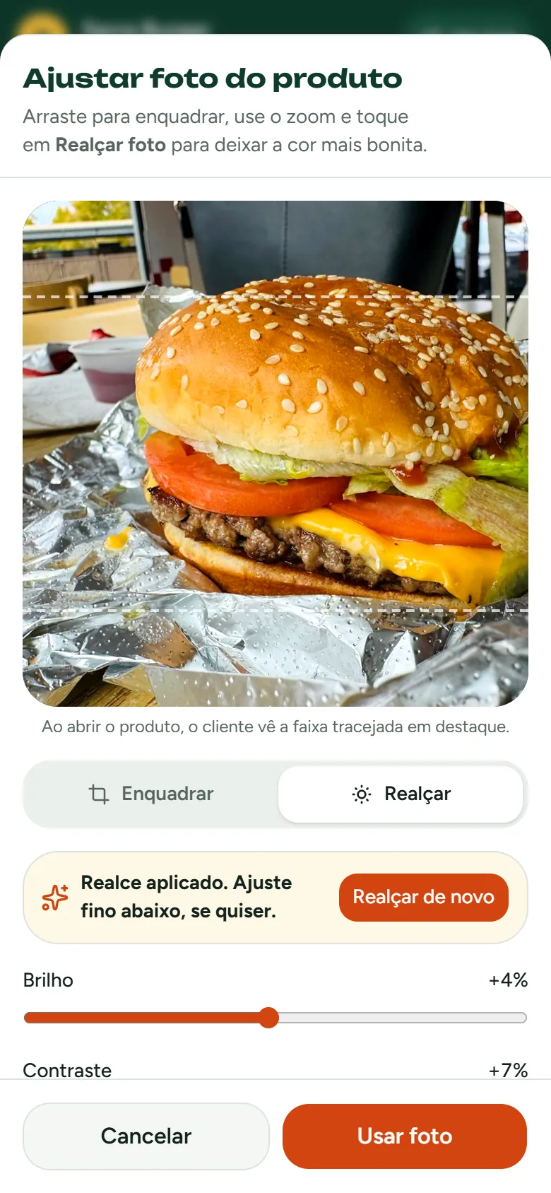 Editor de foto do produto no celular com a foto de um hambúrguer e o realce automático aplicado